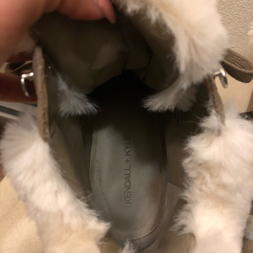 Kendall and Kylie snow boots - Picture 4 of 6